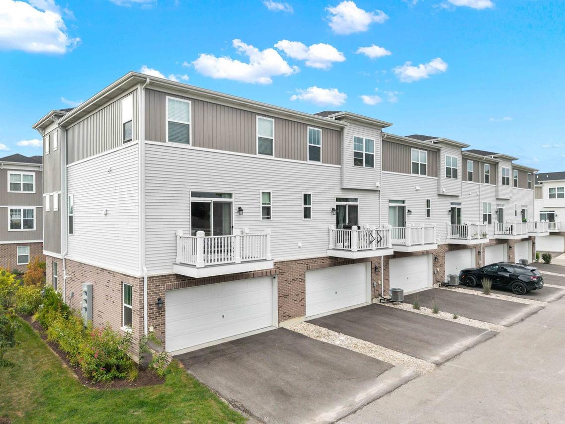 1125 Dock St., Des Plaines, IL 60018