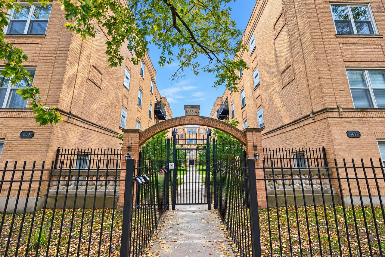 1641 W Farwell Ave. #2N, Chicago, IL 60626