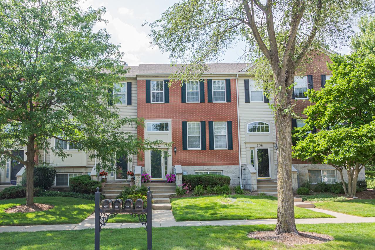 734 Thornbury Rd., Bartlett, IL 60103