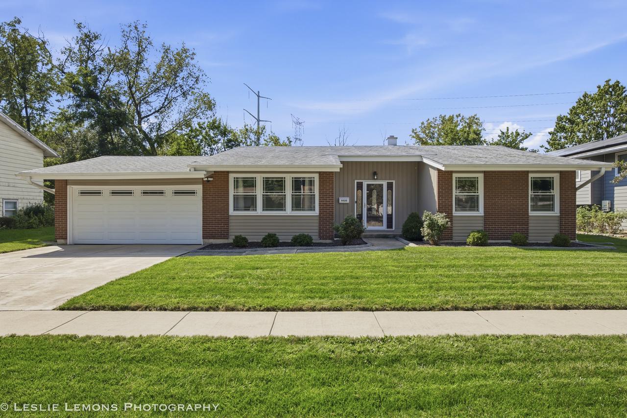 6020 Tyler Dr., Woodridge, IL 60517