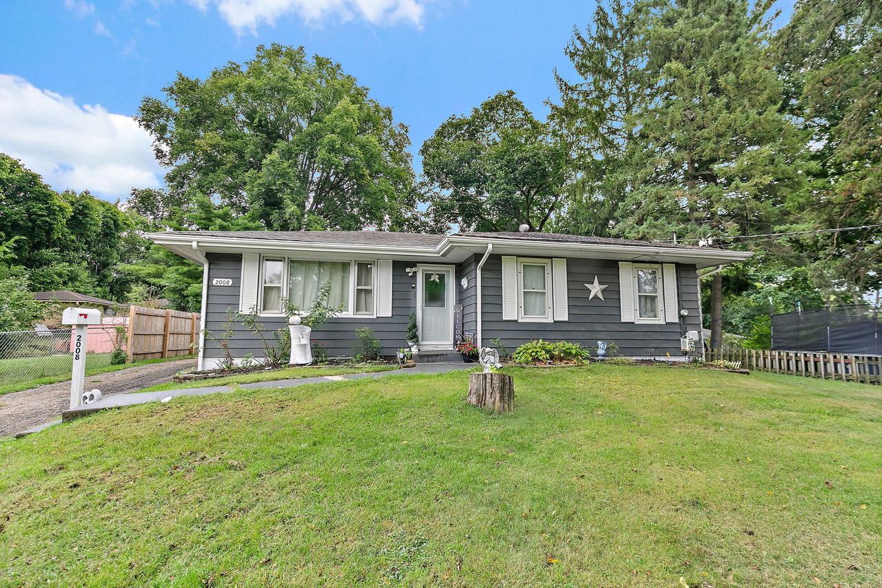 2008 Eastmoreland Ave., Rockford, IL 61108