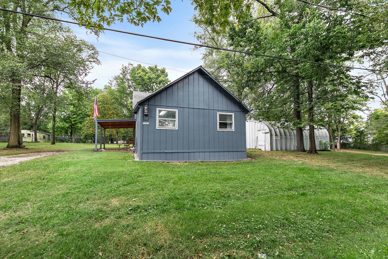 7N066 Woodlawn Ave., St. Charles, IL 60174