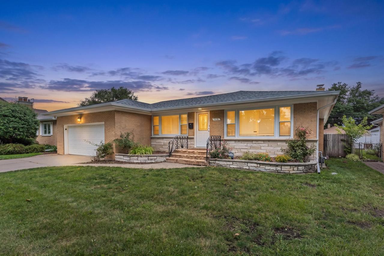 5018 Dobson St., Skokie, IL 60077