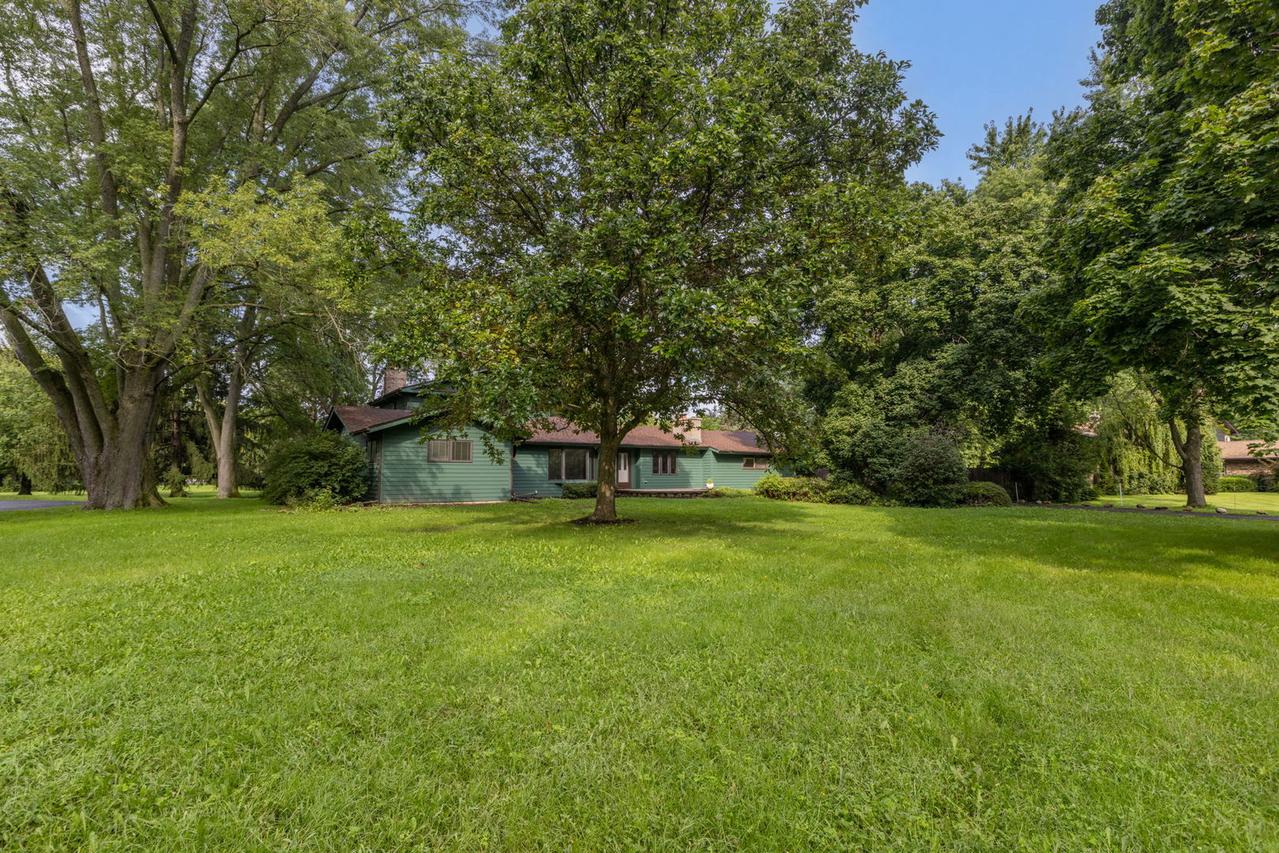 749 N Sharon Dr., Woodstock, IL 60098