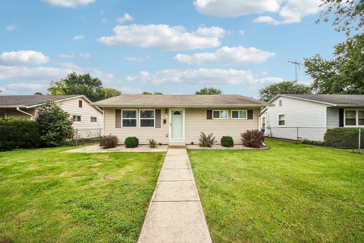 921 N Jackson St., Waukegan, IL 60085