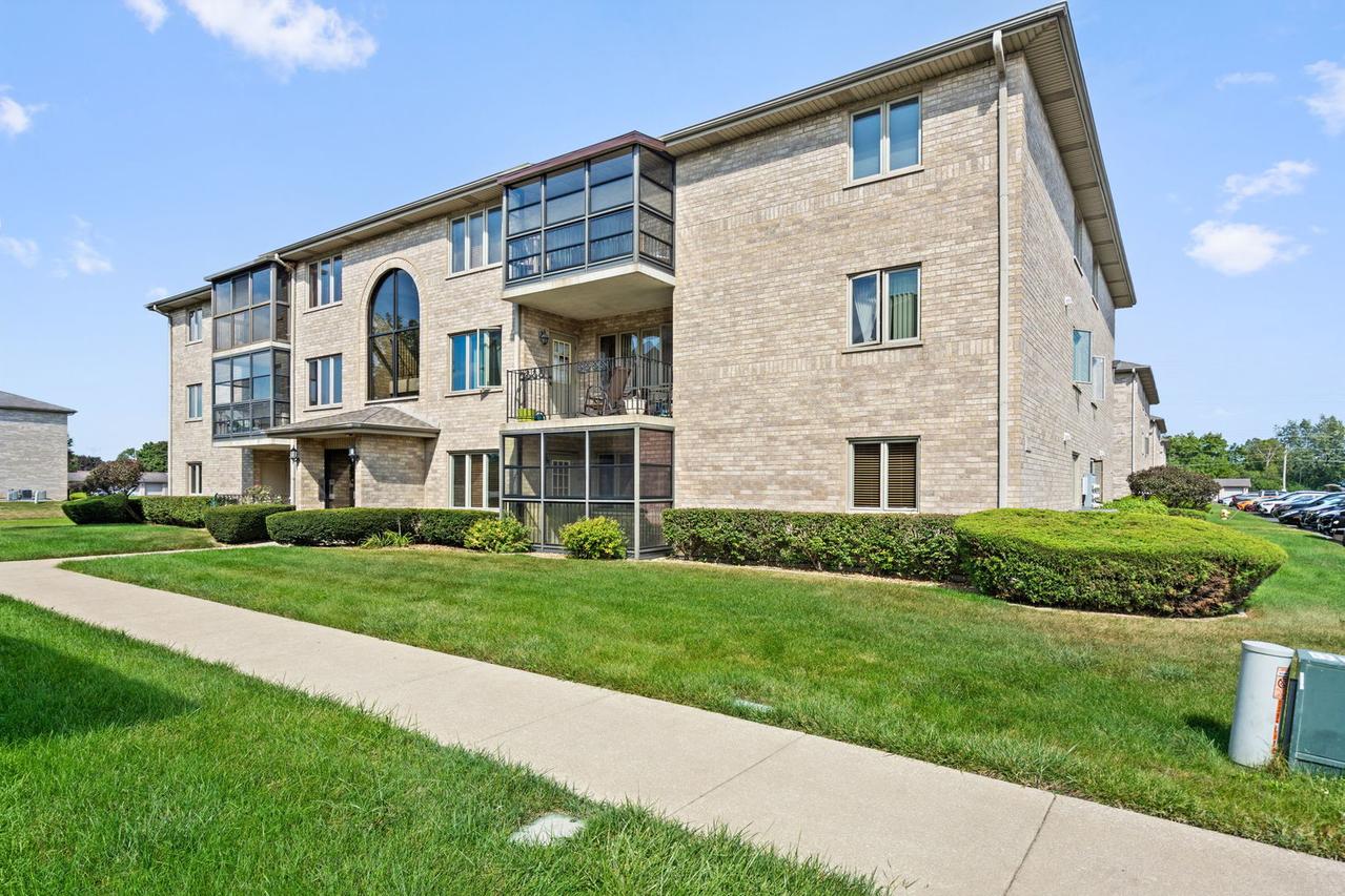 13950 E Leamington Dr. #203, Crestwood, IL 60418