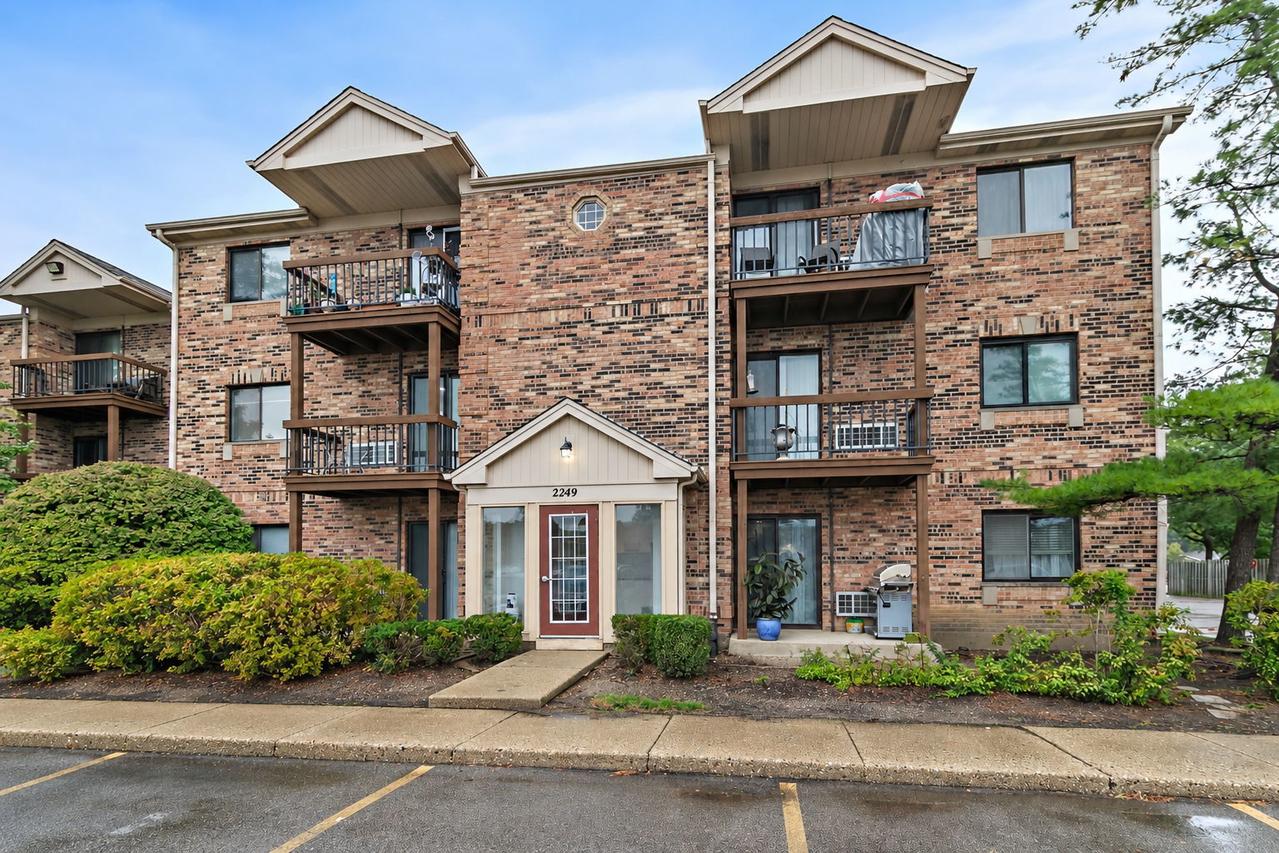 2249 Nichols Rd. #28D, Arlington Heights, IL 60004