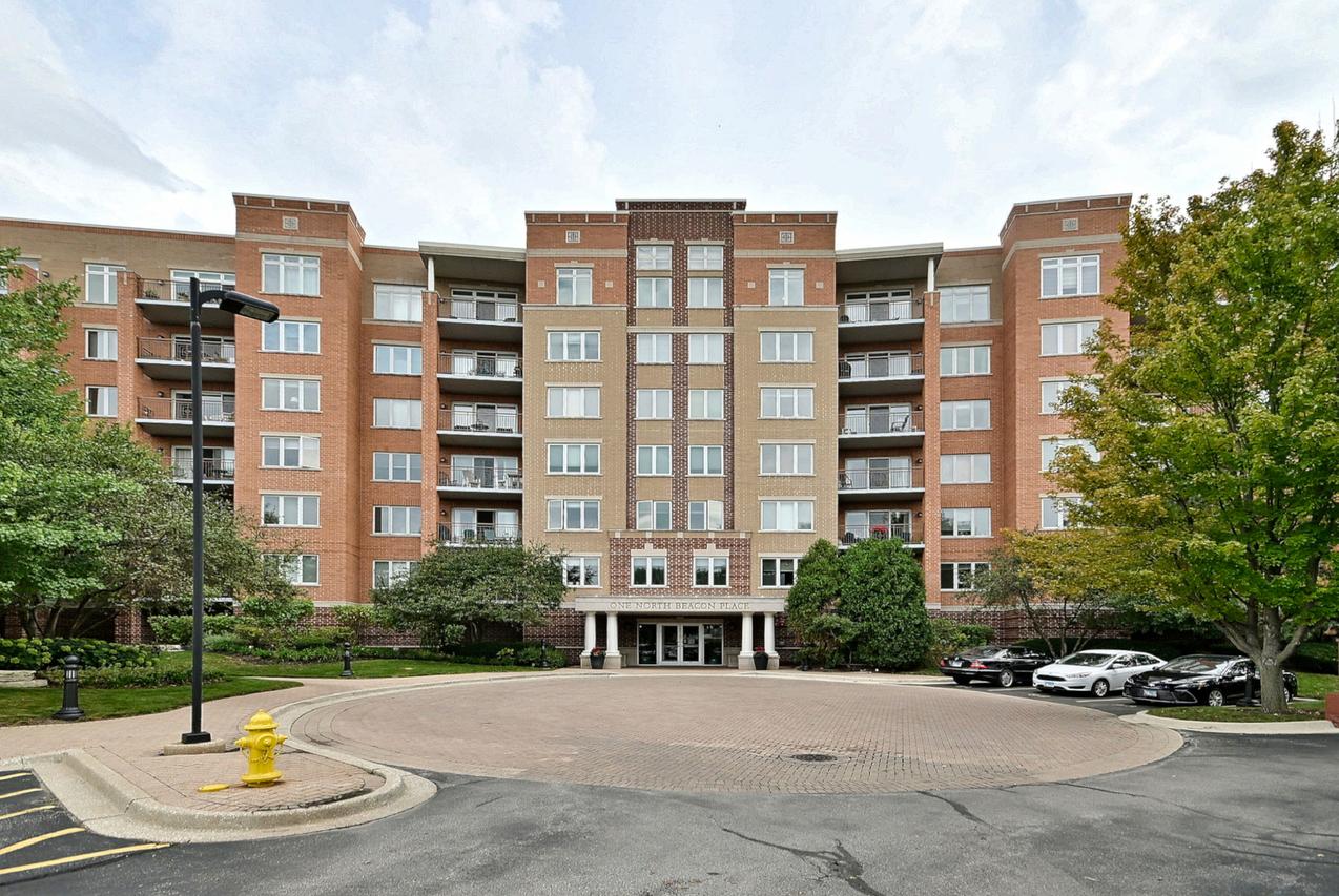 1 N Beacon Pl. #601, La Grange, IL 60525