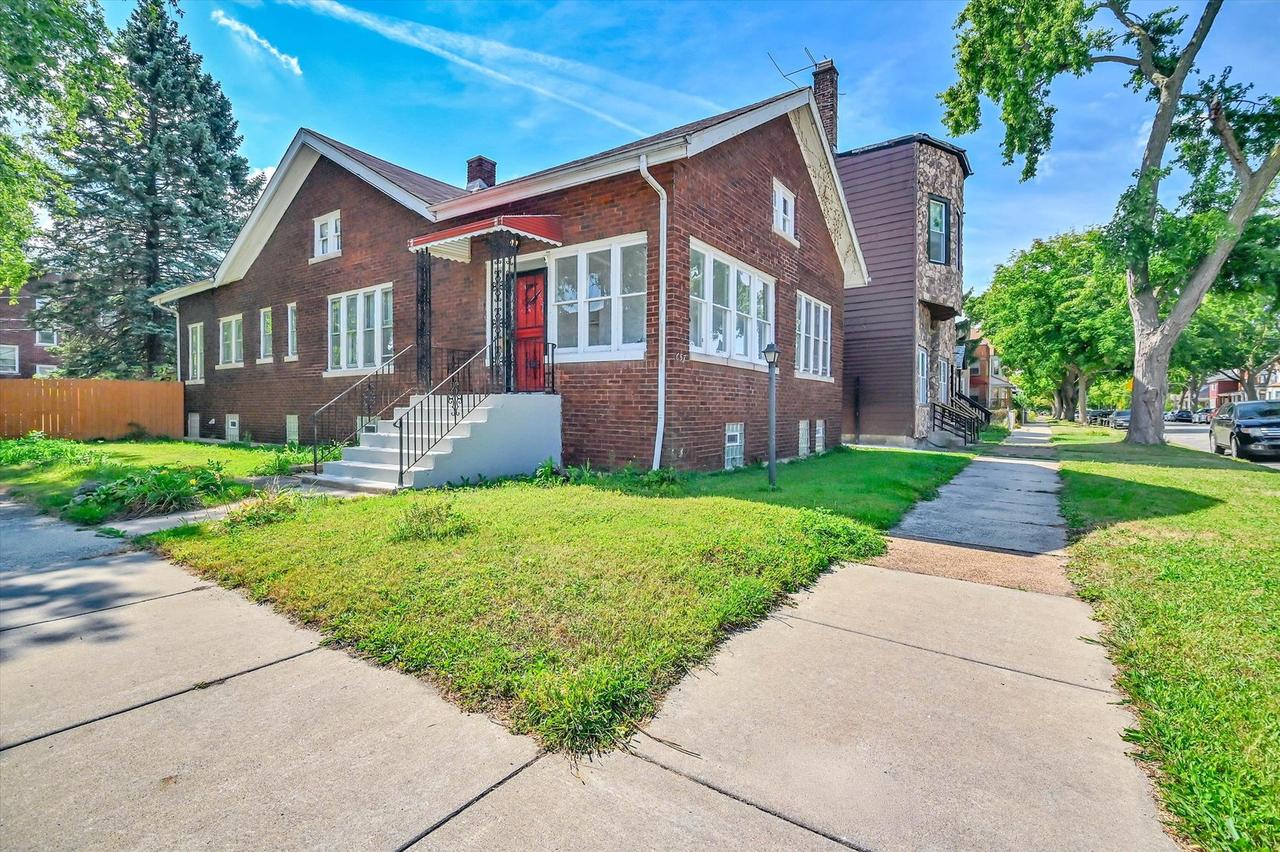 657 E 90th St., Chicago, IL 60619