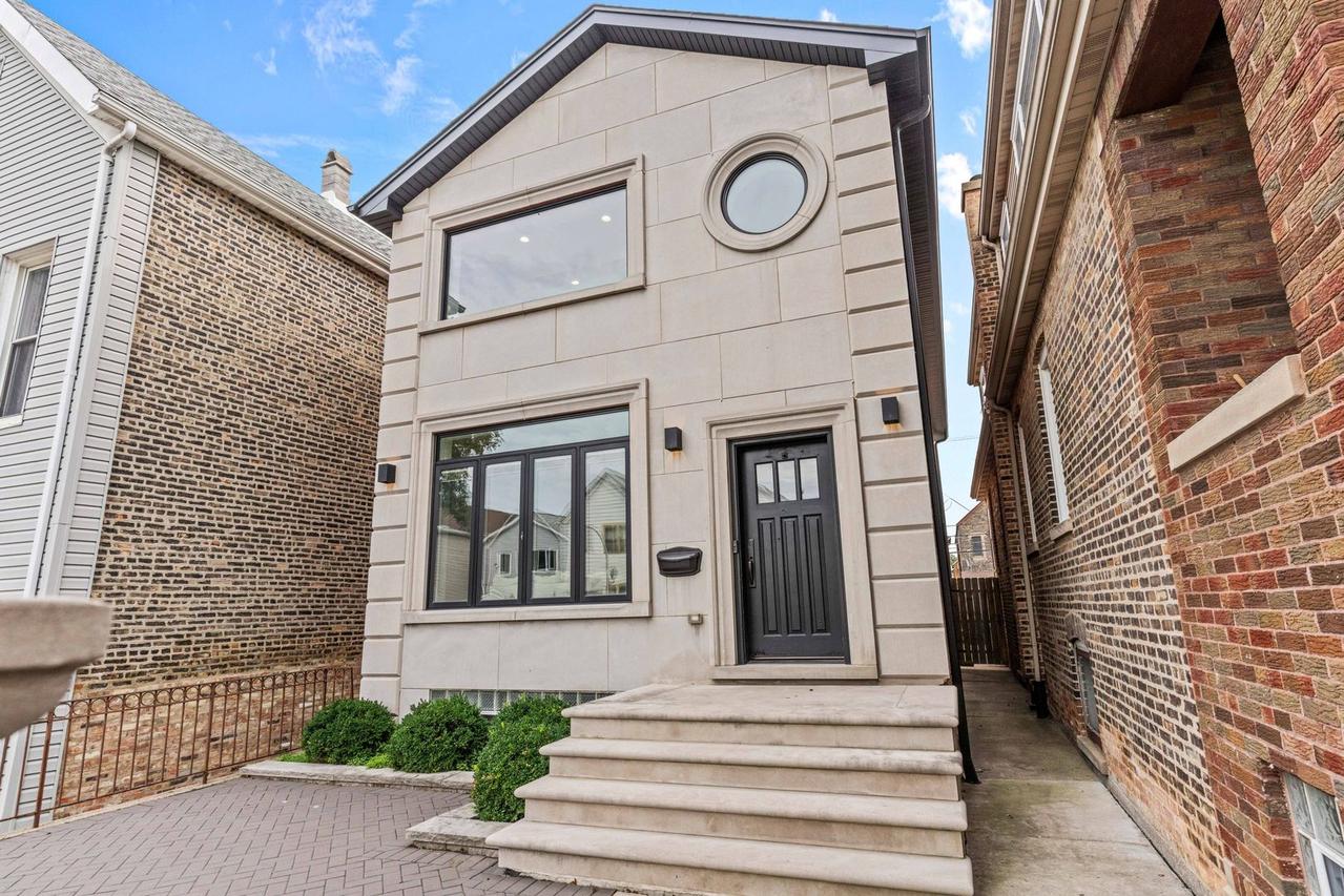 2913 S Lowe Ave., Chicago, IL 60616