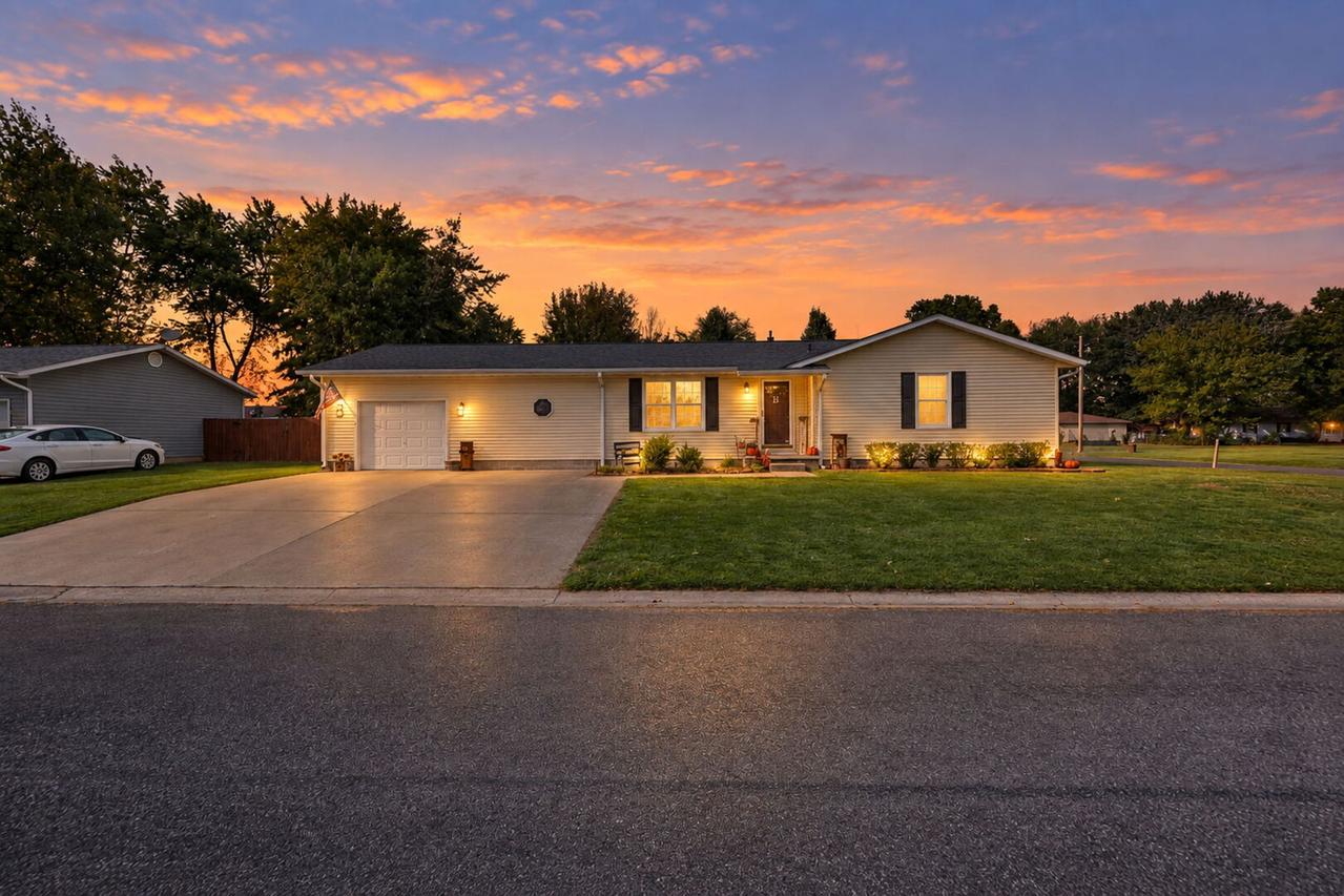 102 Lamar Dr., Salem, IL 62881
