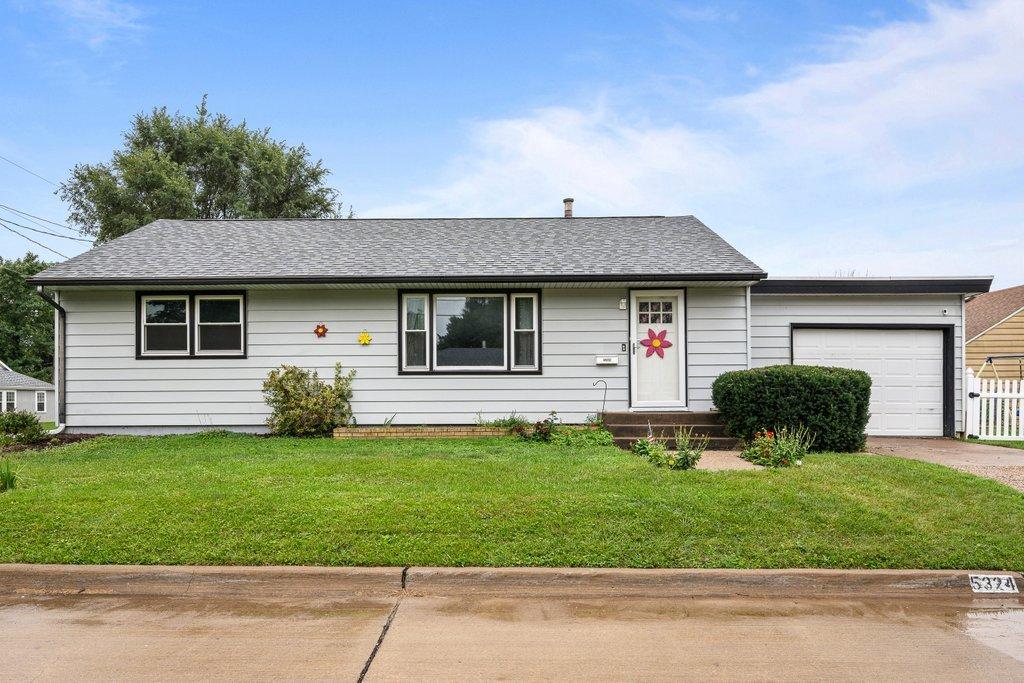 5324 10th Ave., Moline, IL 61265