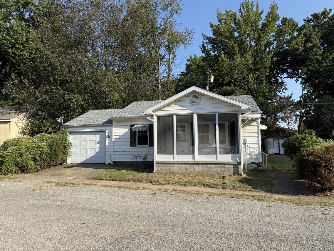 6 C Ln., Herrin, IL 62948