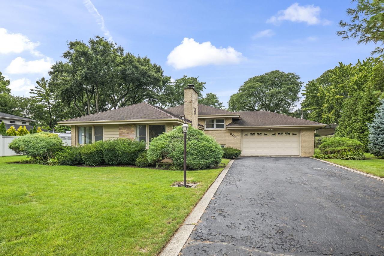 806 S Elm St., Mount Prospect, IL 60056