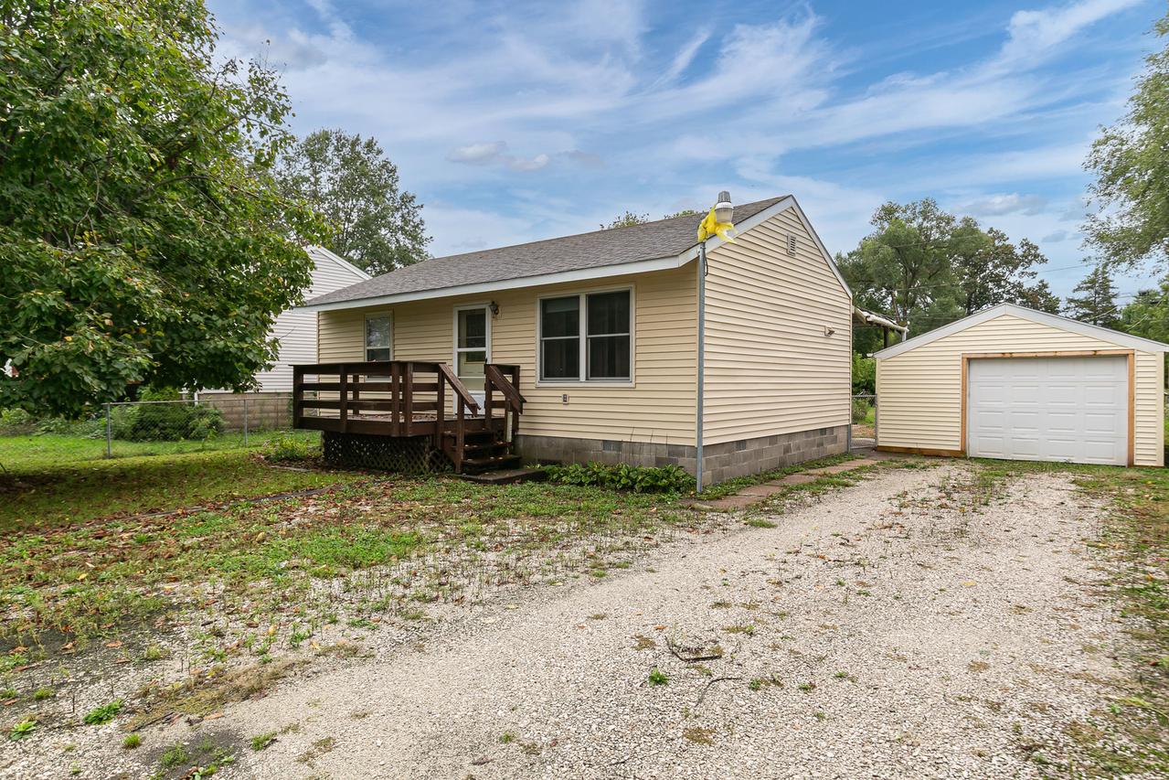 17112 10th Ave., East Moline, IL 61244