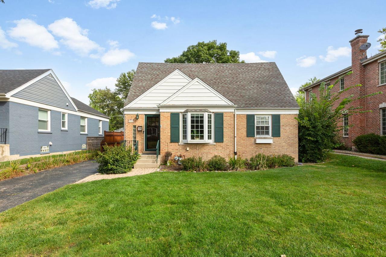 2140 Walnut Ct., Glenview, IL 60025