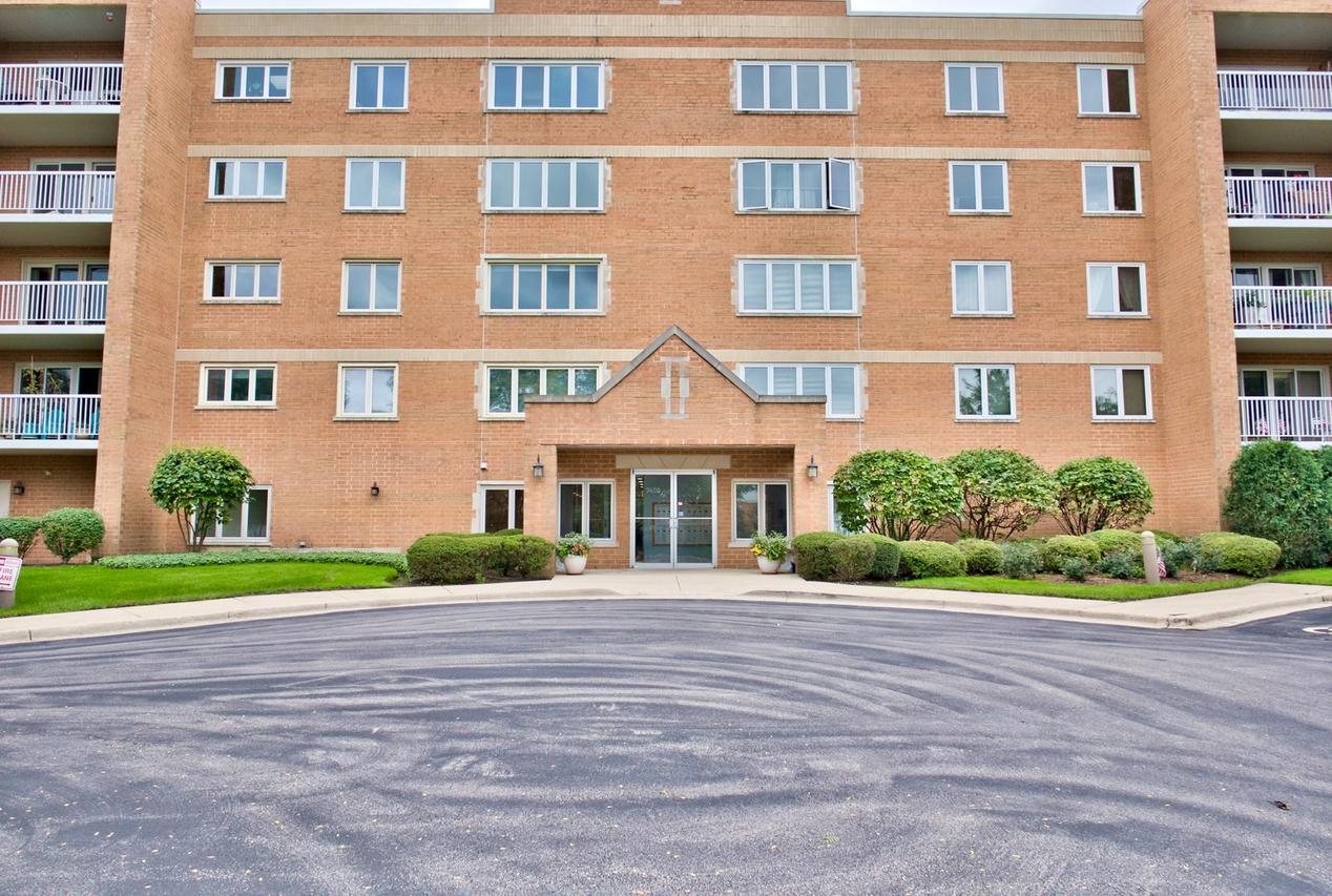 7450 N Waukegan Rd. #404, Niles, IL 60714