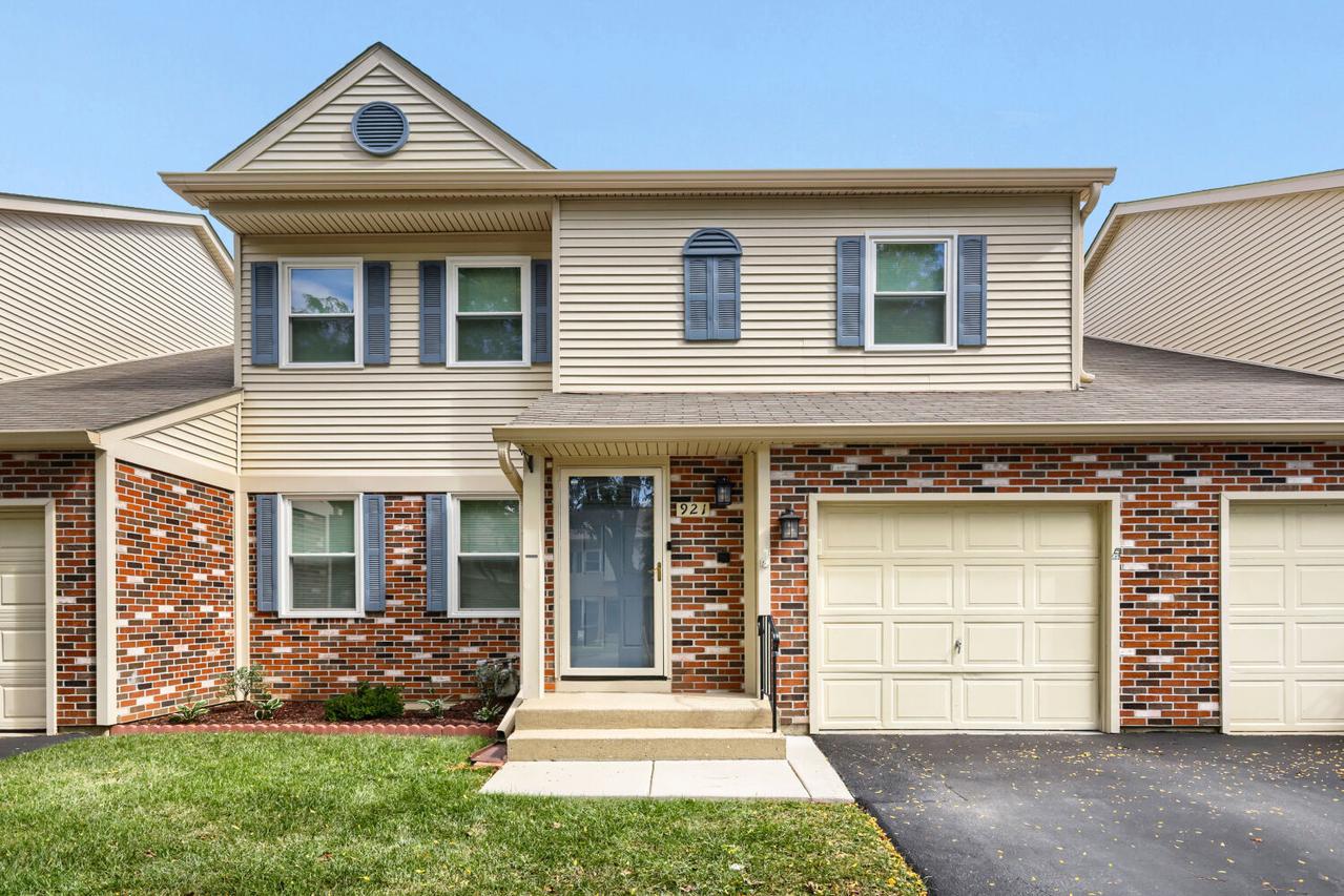 921 Perry Dr., Algonquin, IL 60102