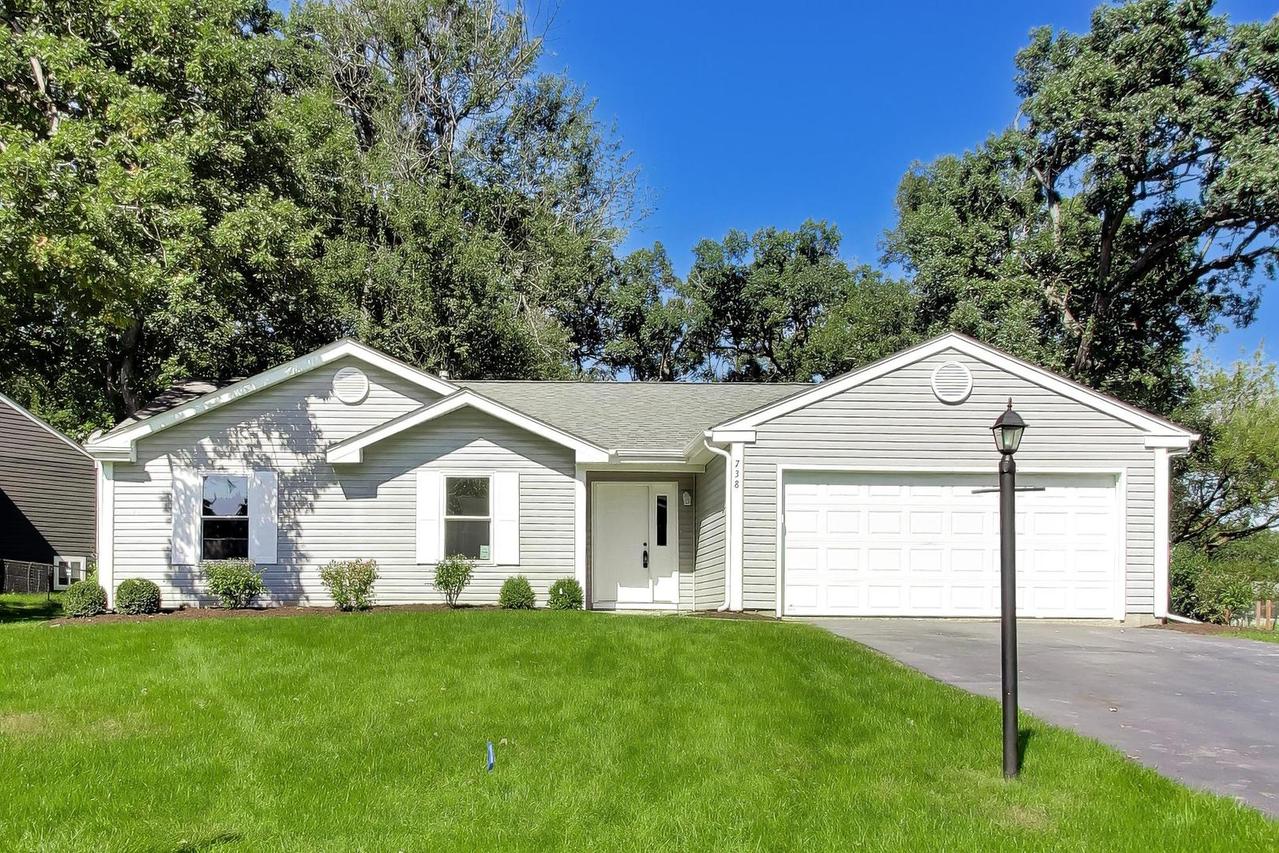 738 Dartmouth Dr., Island Lake, IL 60042