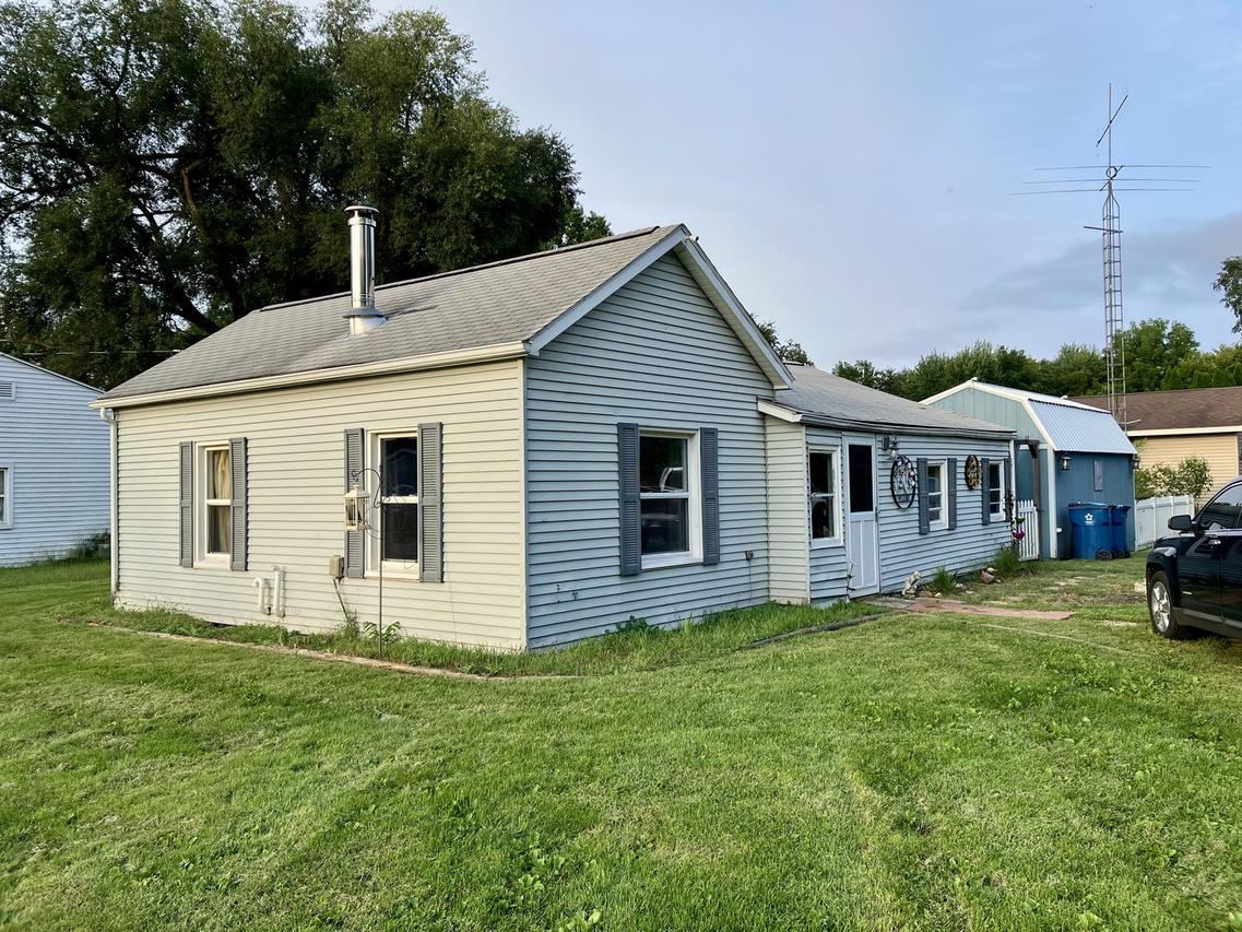2407 W 3rd St., Dixon, IL 61021