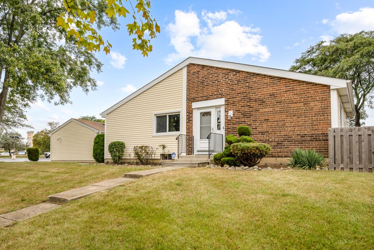 2177 Chaucer Ln., Glendale Heights, IL 60139
