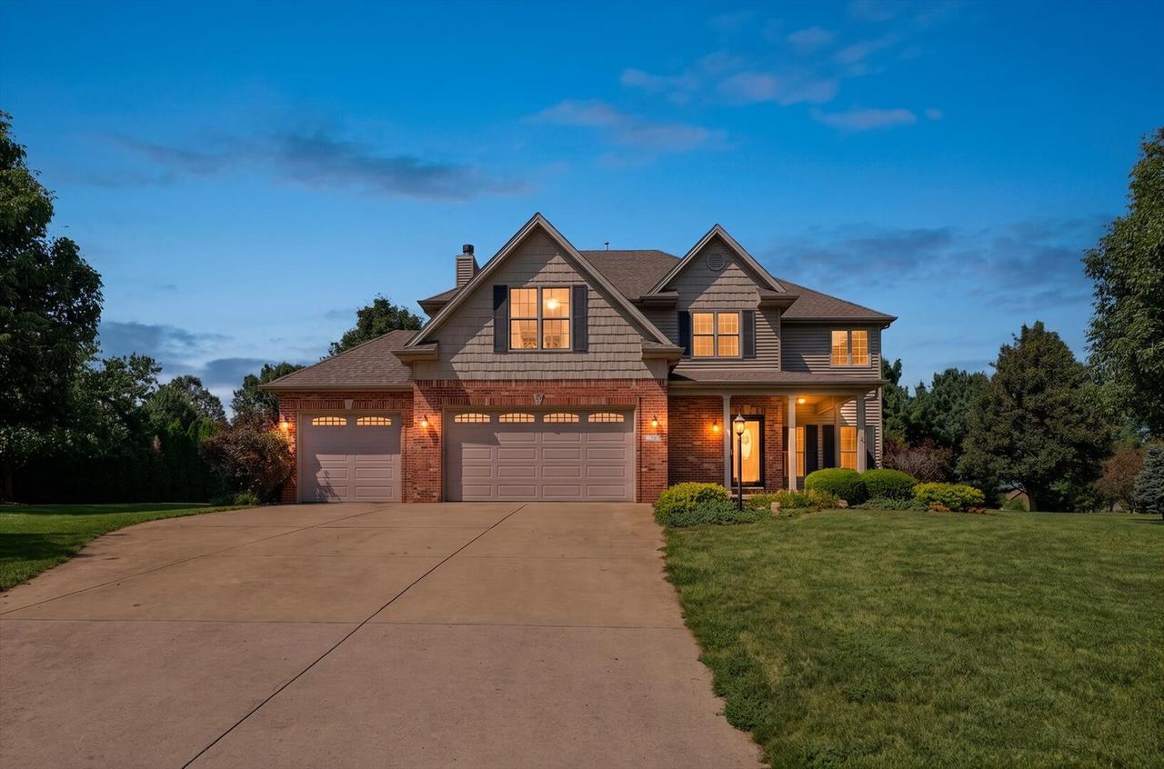 30 Long Grove Dr., Monticello, IL 61856