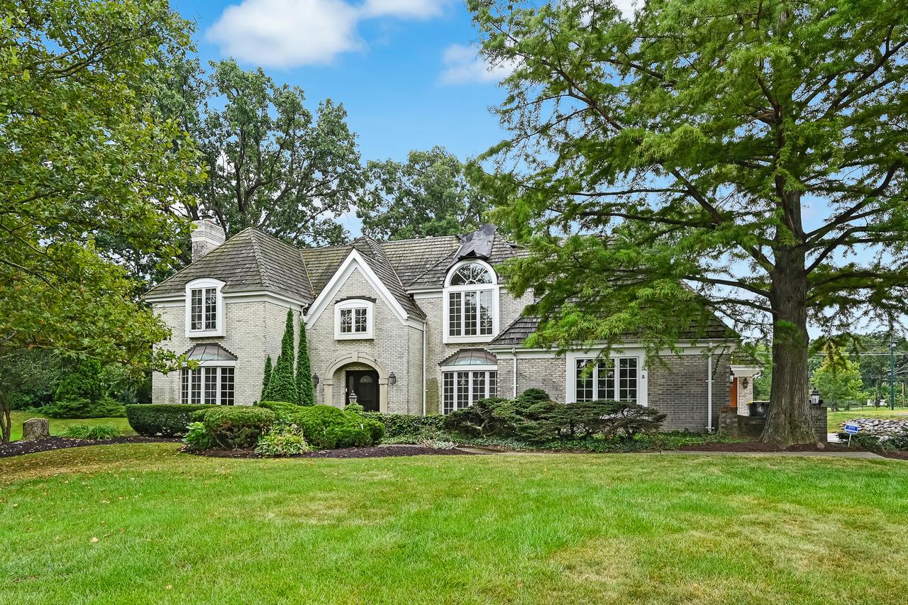 1711 Midwest Club Pkwy., Oak Brook, IL 60523