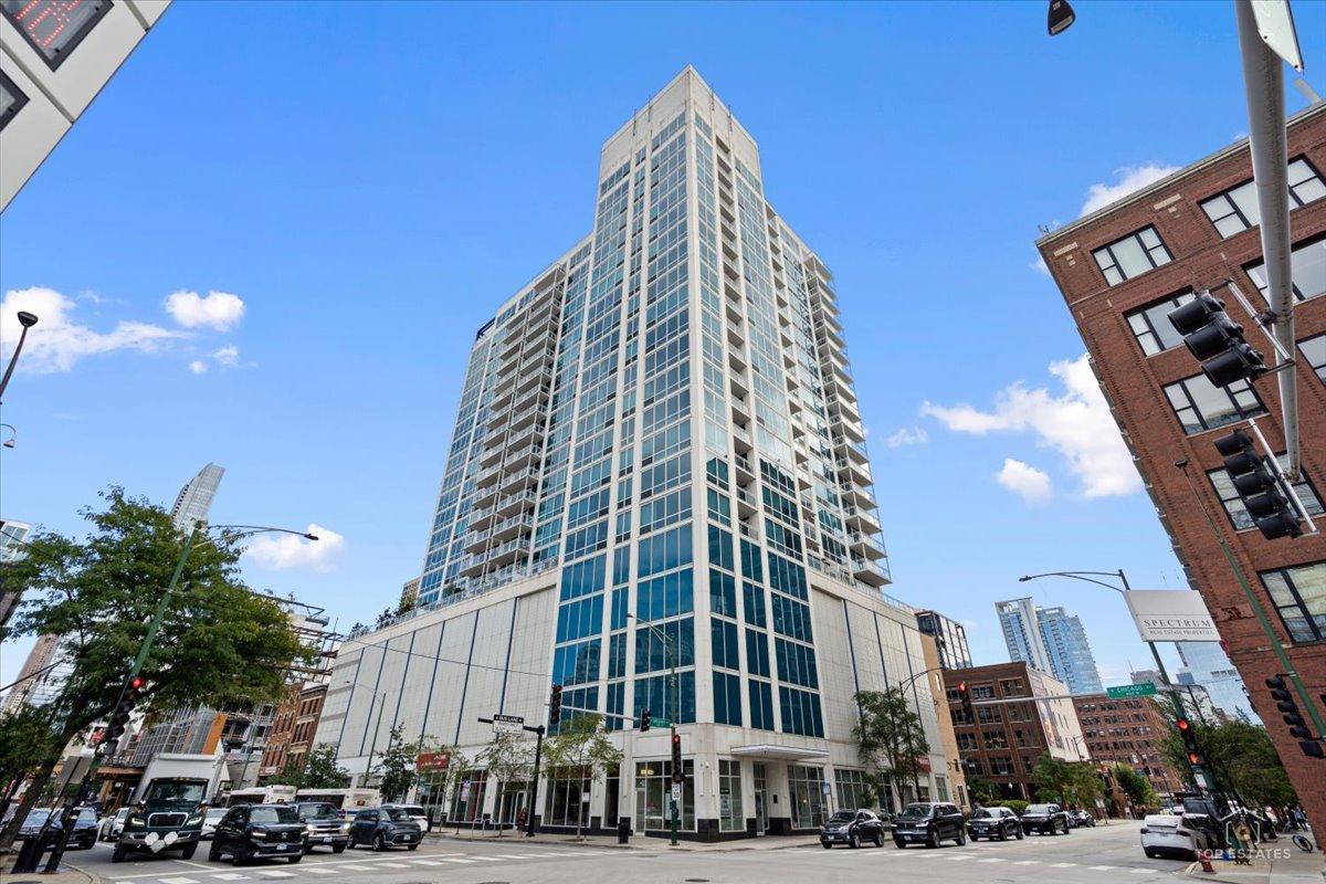 757 N Orleans St. #805, Chicago, IL 60654