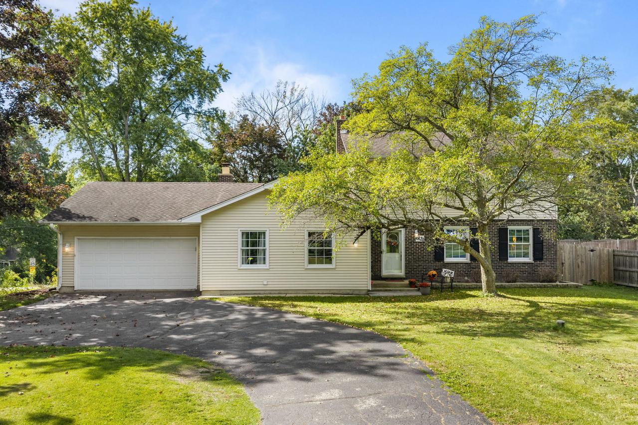 6121 Sands Rd., Crystal Lake, IL 60014