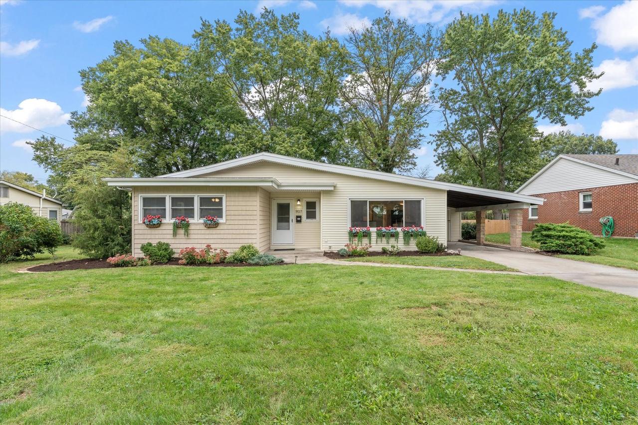 907 S Longview Rd., Monticello, IL 61856