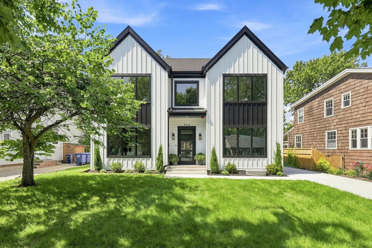 944 Rosemary Ter., Deerfield, IL 60015