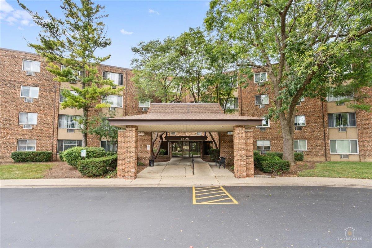 1500 Robin Cir. #306, Hoffman Estates, IL 60169