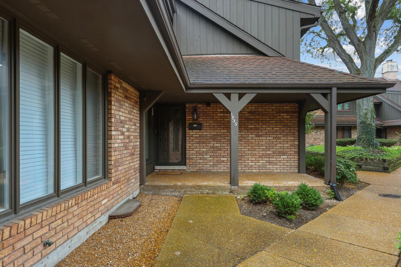 1935 Mission Hills Ln., Northbrook, IL 60062