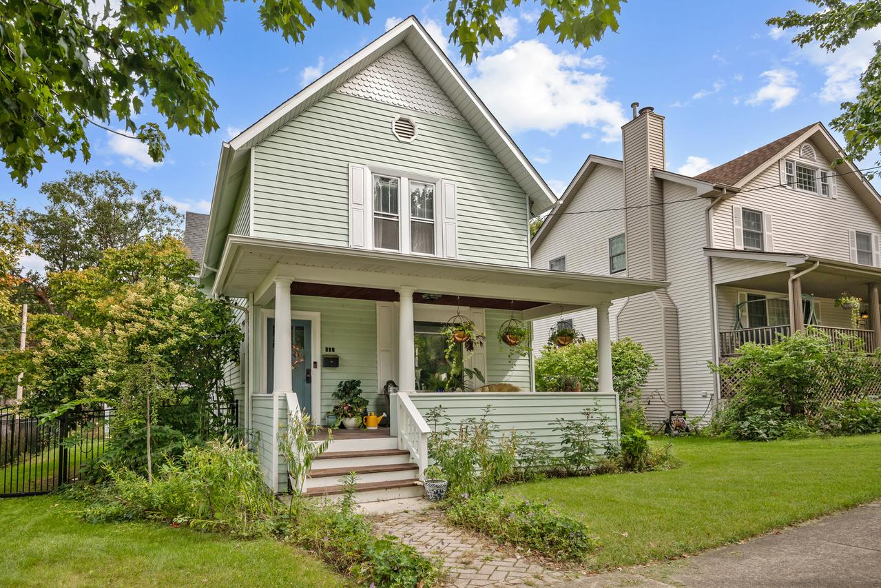 603 Singer Ave., Lemont, IL 60439