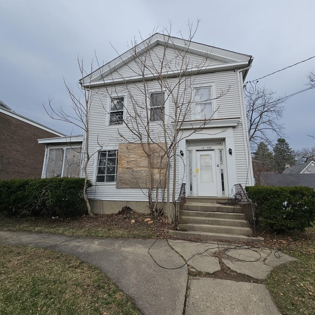 212 S Tryon St., Woodstock, IL 60098