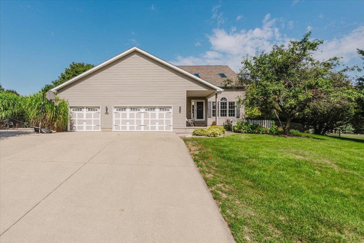 19598 Nottingham Dr., Bloomington, IL 61705