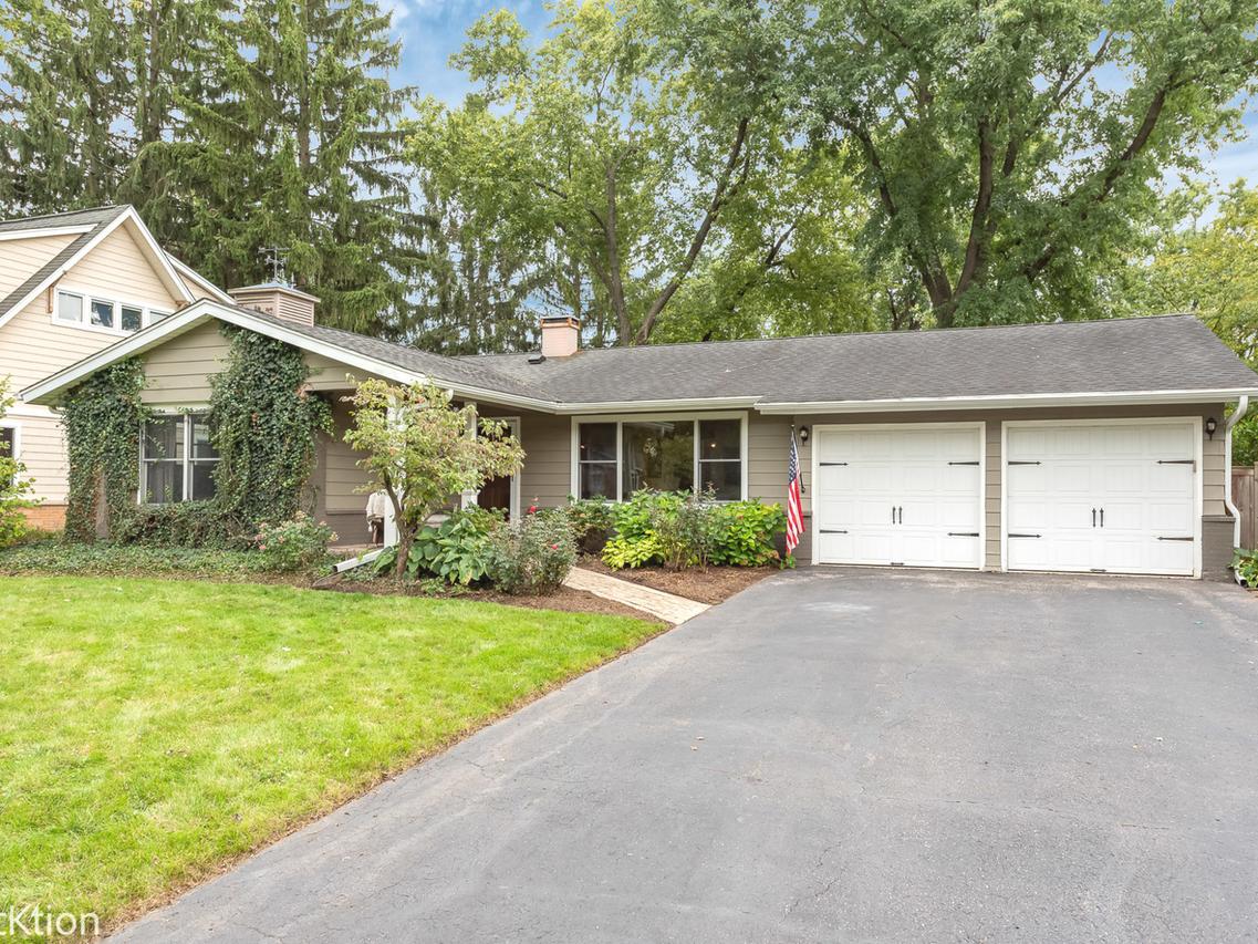 6630 Blackstone Dr., Downers Grove, IL 60516