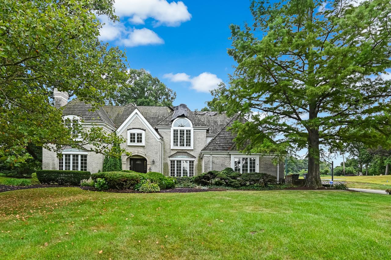 1711 Midwest Club Pkwy., Oak Brook, IL 60523