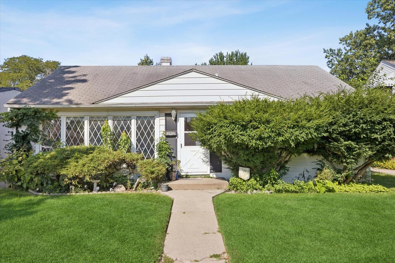 3922 Elm Ave., Brookfield, IL 60513