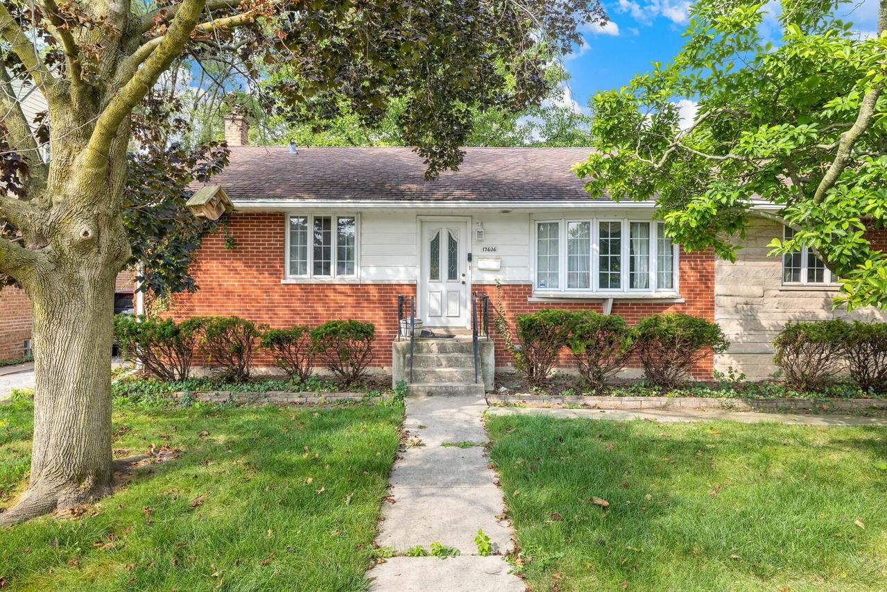 17606 N Burnham Ave., Lansing, IL 60438