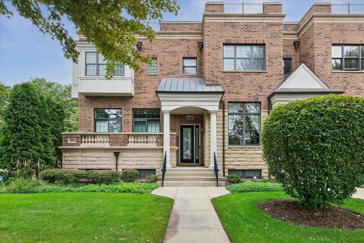 195 N Hickory Ave., Arlington Heights, IL 60004