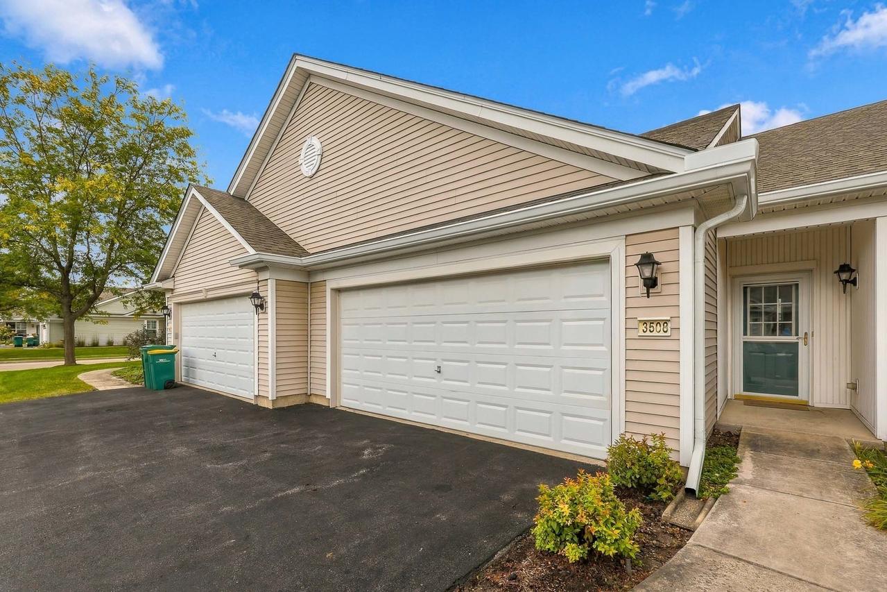 13508 Bonaire Rd., Huntley, IL 60142