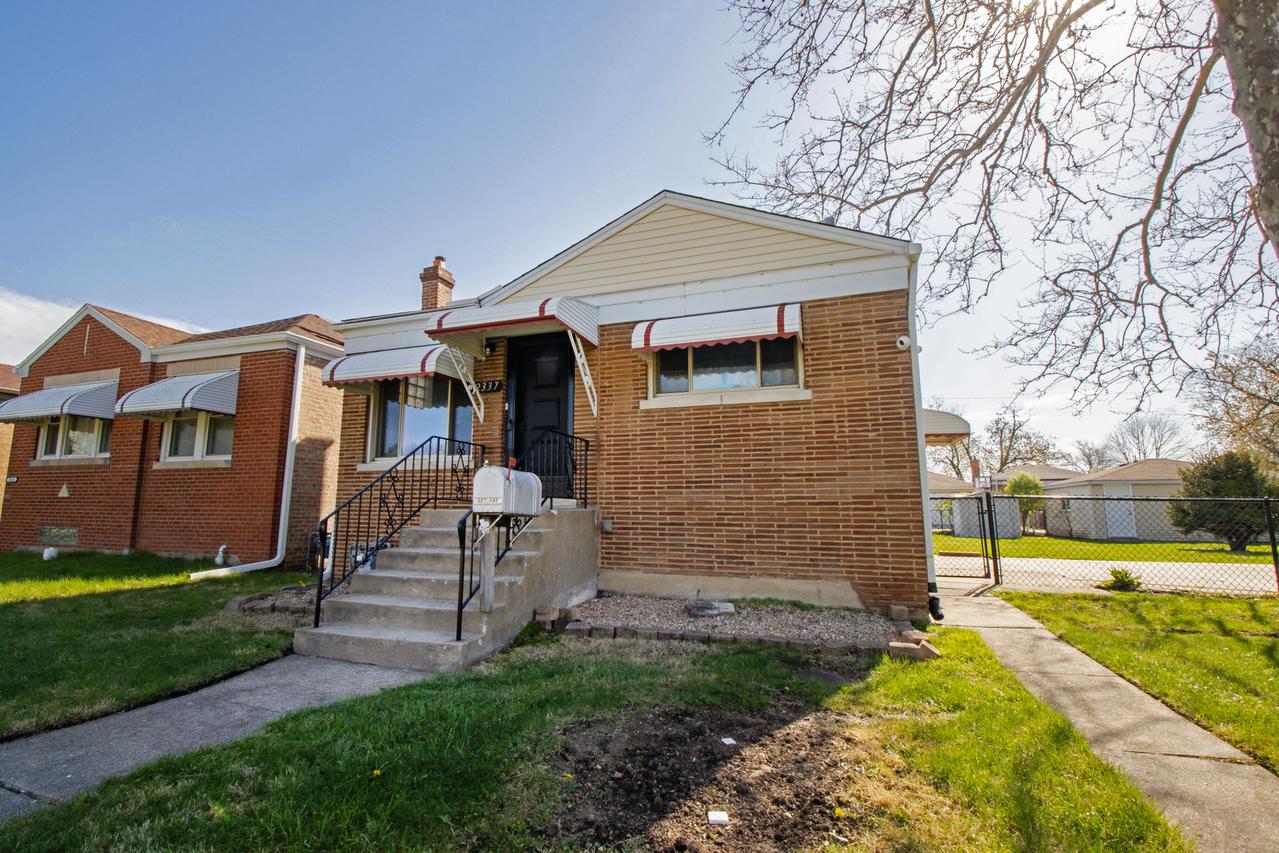 2337 Park Ave., North Riverside, IL 60546