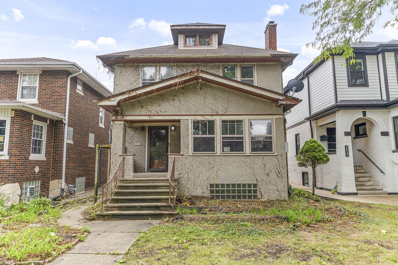 209 Le Moyne Pkwy., Oak Park, IL 60302