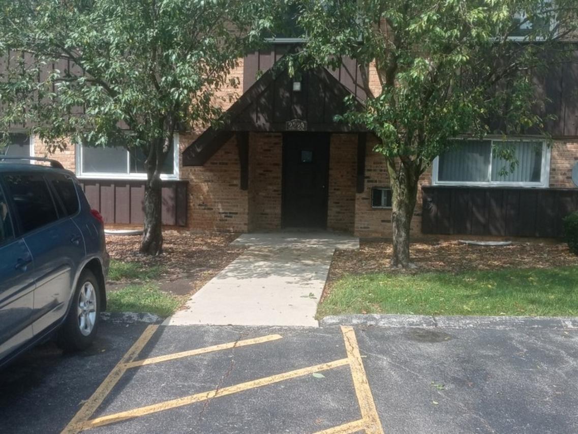 2220 Arbor Cir. #26, Downers Grove, IL 60515