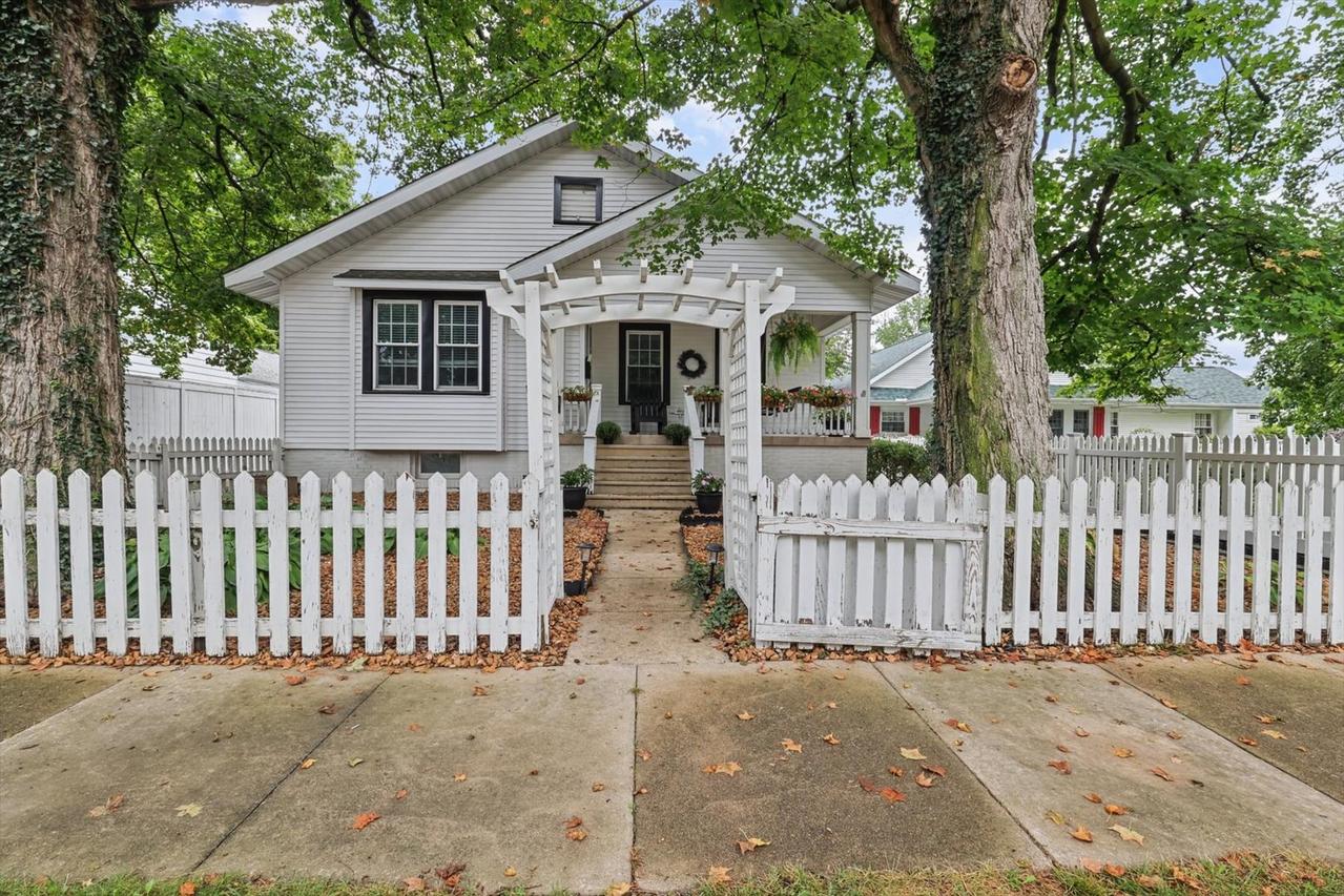 119 S Pine St., Arcola, IL 61910