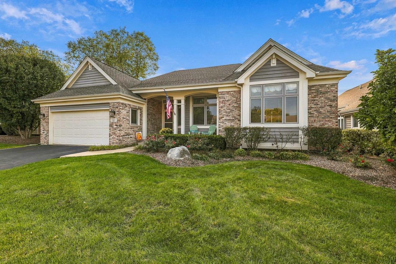 151 Course Dr., Lake In The Hills, IL 60156