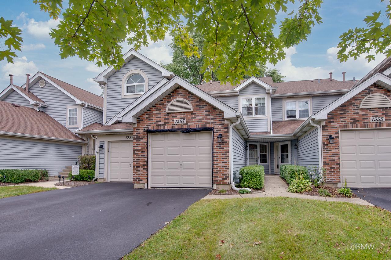 1357 Ridgefield Cir., Carol Stream, IL 60188