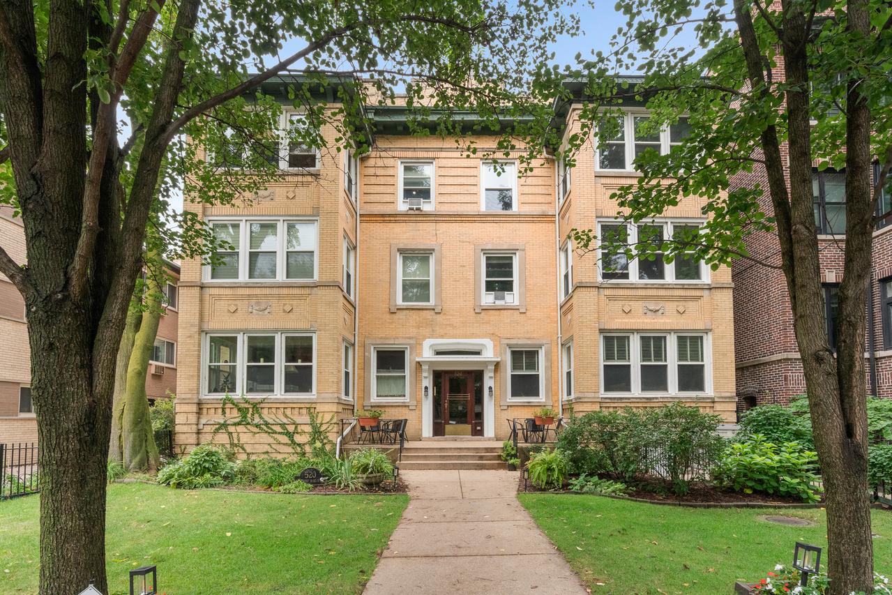520 W Roscoe St. #3E, Chicago, IL 60657