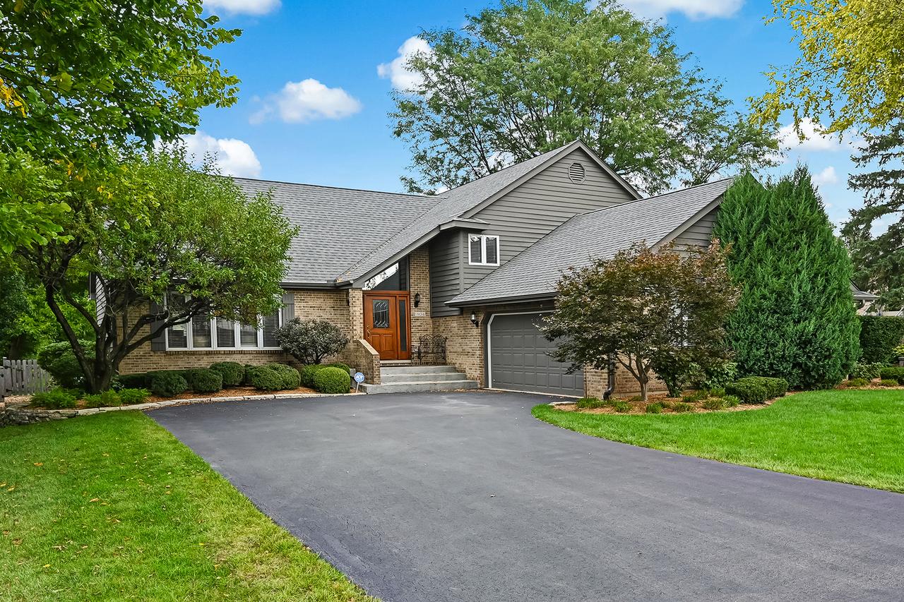 1804 Woodview Ct., Darien, IL 60561